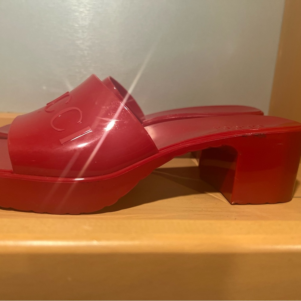 Gucci
logo embossed sandals